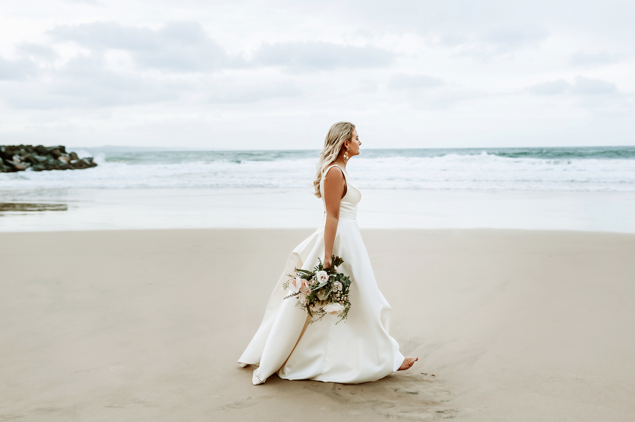 minimalist beach wedding