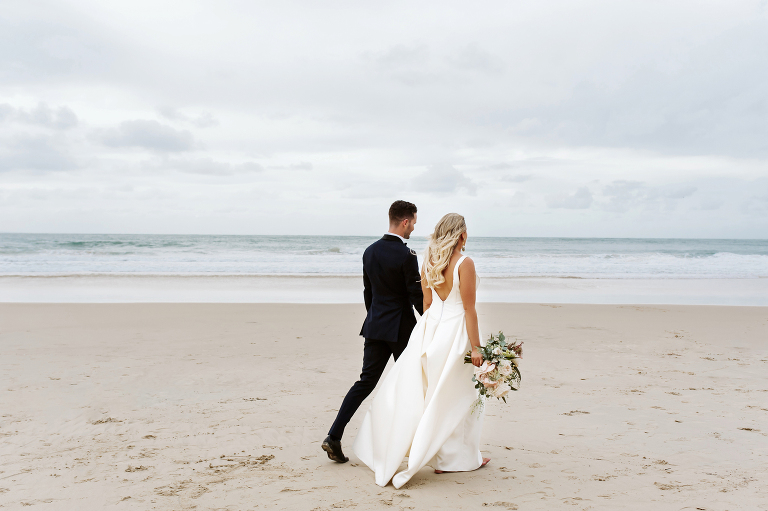 MODERN MINIMALIST BEACH WEDDING | STEPHANIE & LACHLAN